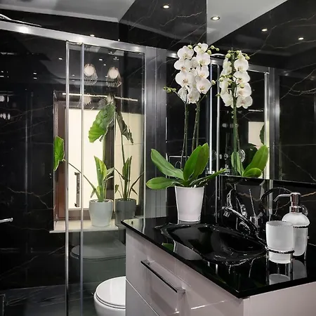 Castello Luxury With Private Jacuzzi Apartment *