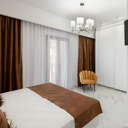 Castello Luxury With Private Jacuzzi Apartment