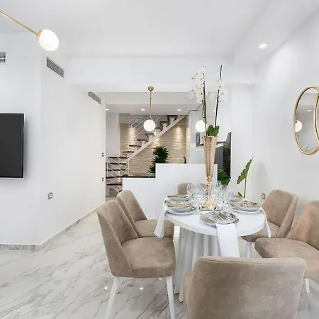 Castello Luxury With Private Jacuzzi Apartment